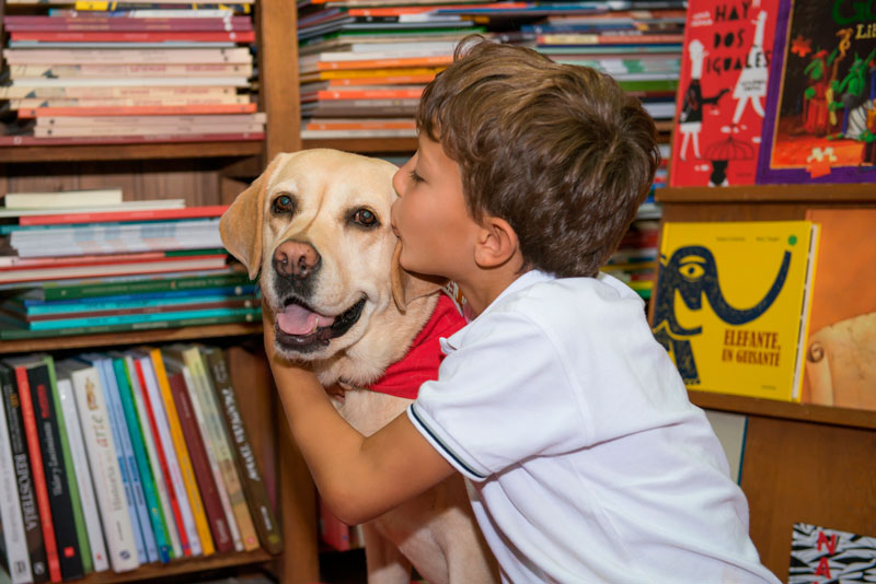 Programa READ de lectura con perros adiestrados