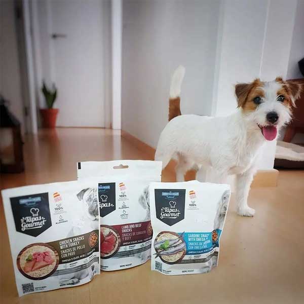 CALI DE LUPA CON LAS TAPAS DE MEDITERRANEAN NATURAL PARA PERROS